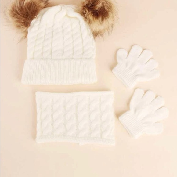 Bundle of baby accessories - Picture 2 of 3